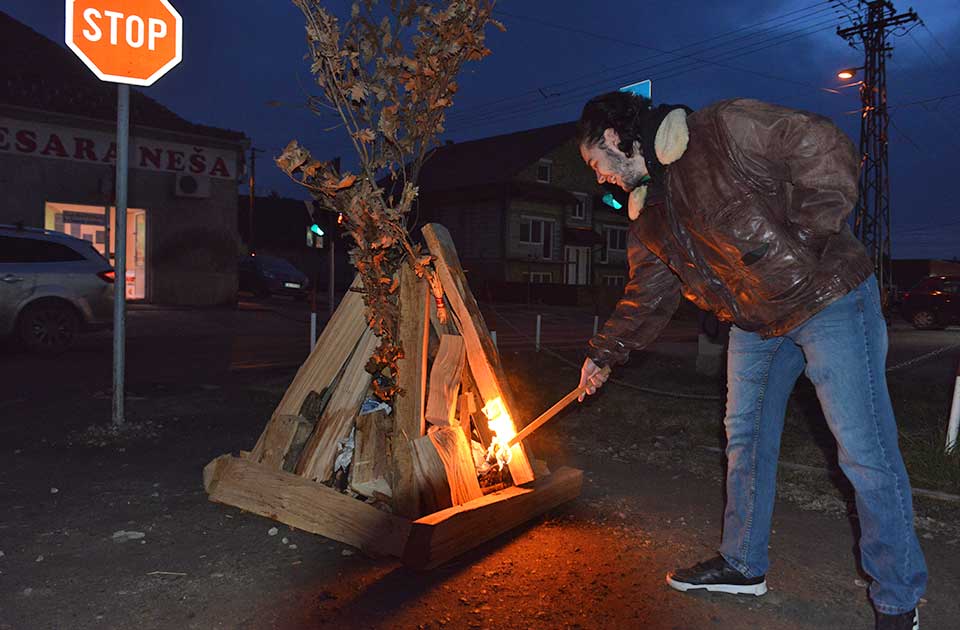 U Zrenjaninu goreo Badnjak slobode: Borba za bolju i pravedniju Srbiju