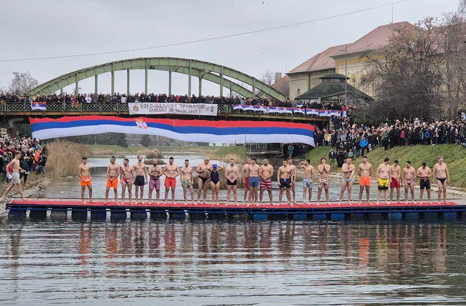 Mateja Markov najbrže doplivao do Časnog krsta: Ovo su imena svih 60 učesnika