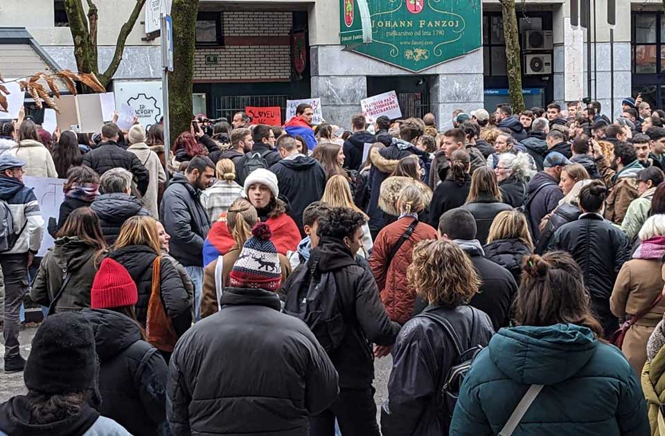 FOTO, VIDEO: Dijaspora uz studente – skup podrške održan i u Ljubljani