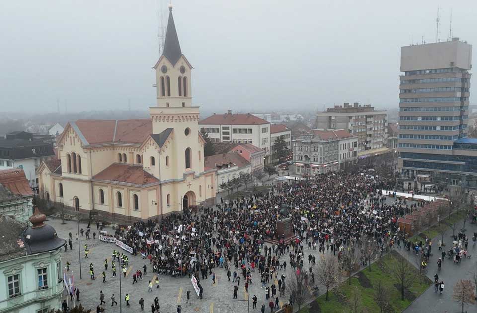 Arhiv javnih skupova objavio procene: Koliko ljudi je bilo na protestima u Zrenjaninu i Žitištu