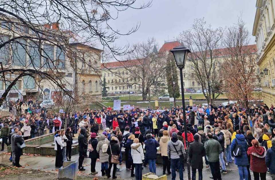 skup podrške učenicima i profesorima zrenjaninske gimnazije