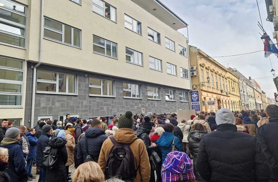 skup podrške učenicima i profesorima zrenjaninske gimnazije