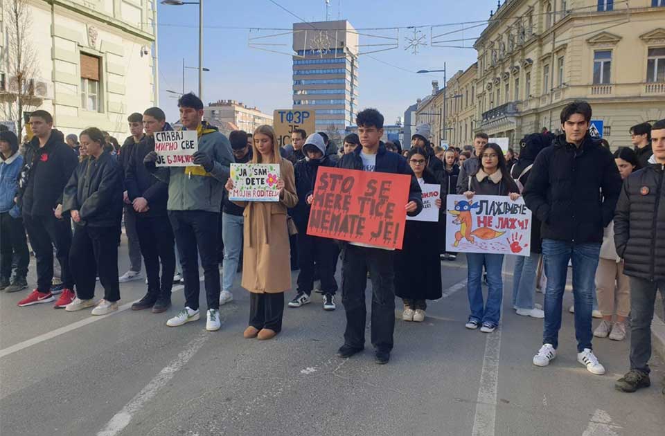 VIDEO: Mladi Zrenjaninci poručili – „Što se mere tiče, nemate je“