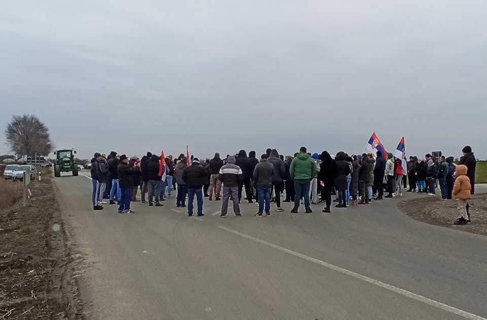 FOTO: Meštani Tomaševca, Botoša i Orlovata održali skup pod nazivom „Militari drže čas“