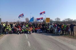 FOTO, VIDEO: Zrenjaninski studenti nastavili marš do Vršca, podrška stiže iz svakog sela