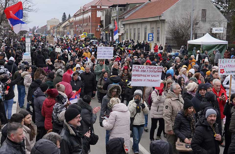 učesnici protesta u vršcu