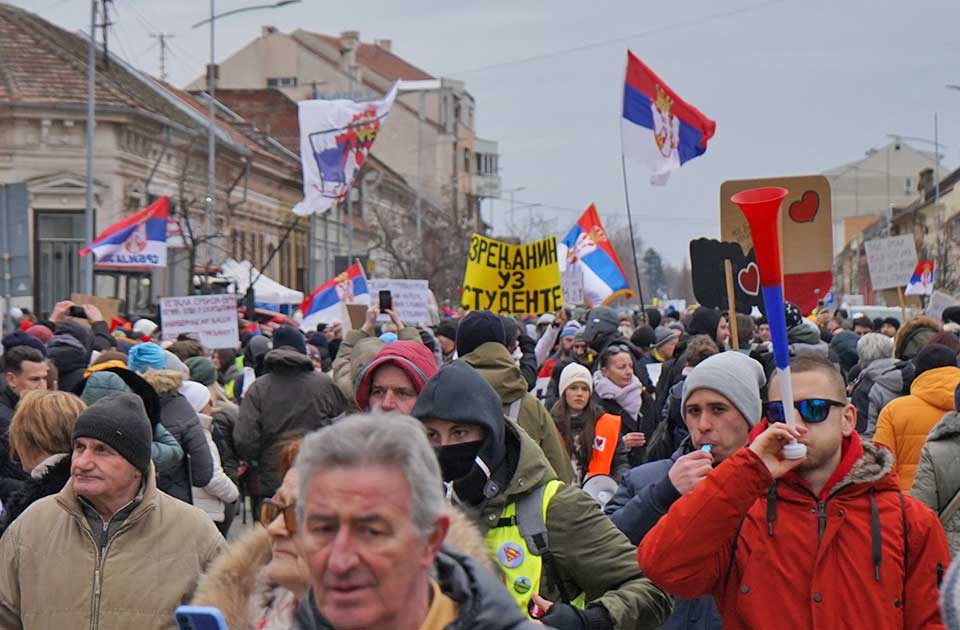 učesnici protesta u vršcu