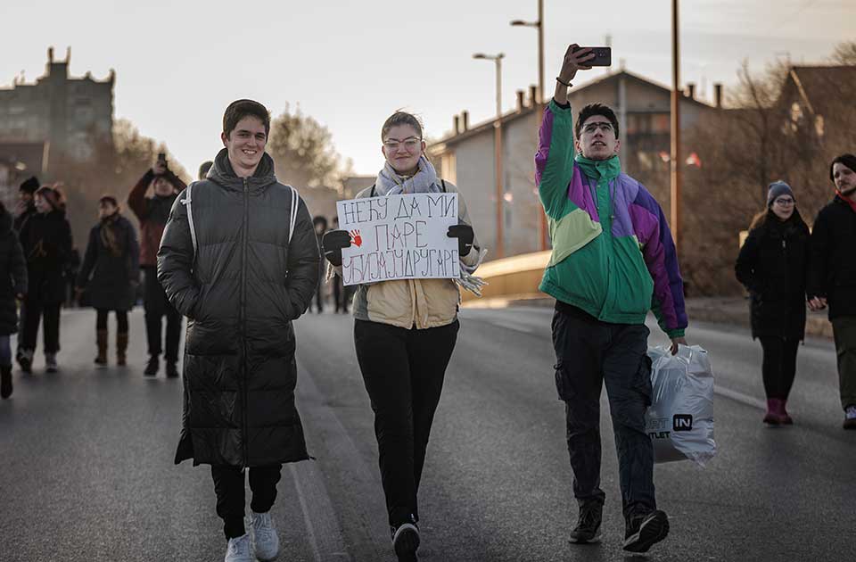 „Neću da mi pare ubijaju drugare“: 15 fotografija sa protesta u Zrenjaninu koje još niste videli