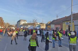 FOTO, VIDEO: Počeo veliki studentski protest u Zrenjaninu, blokirana gradska magistrala