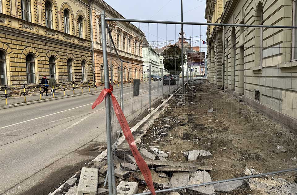 FOTO: Od Prestonice kulture Srbije za sada samo raskopani trotoar kod Narodnog muzeja