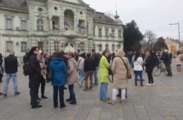 Privatno obezbeđenje sprečilo građane da uđu u Gradsku kuću