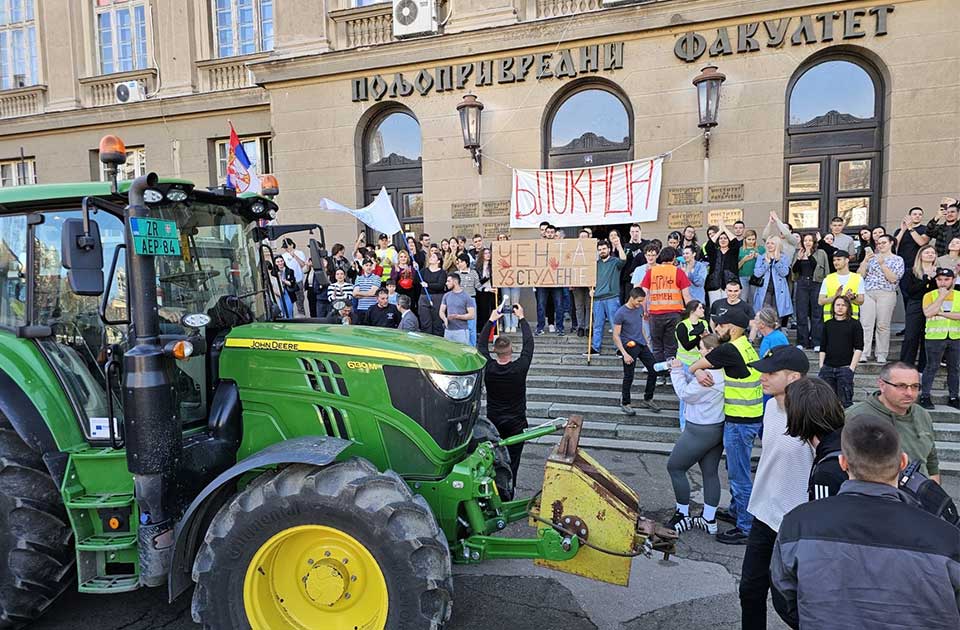 VIDEO: Poljoprivrednici krenuli traktorima na veliki protest u Beogradu