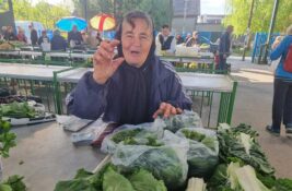 Kopriva iz Dobrinkine bašte na pijačnoj tezgi: Ovo je jedna od najzdravijih biljaka