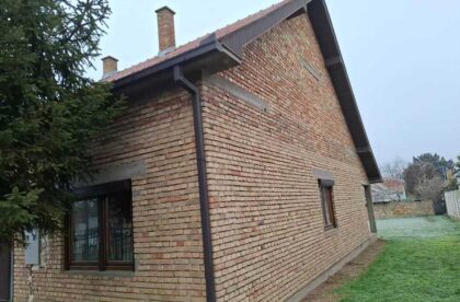 prizemna kuća na gradnulici