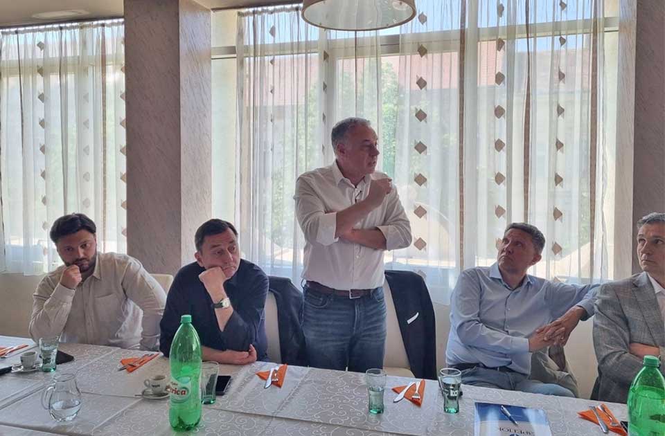 Fondacija Alek Kavčić i ZREPOK roditeljima osnovaca uštedeli pet miliona dinara Fondacija Alek Kavčić i ZREPOK roditeljima osnovaca uštedeli pet miliona dinara