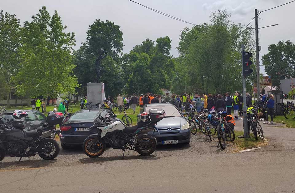 FOTO: Biciklisti i bajkeri stigli u Žitište, nastavljaju put ka Subotici FOTO: Biciklisti i bajkeri stigli u Žitište, nastavljaju put ka Subotici