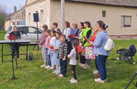 Blokadni hor iz Perleza okuplja decu i odrasle, a sve ih veže ljubav prema muzici