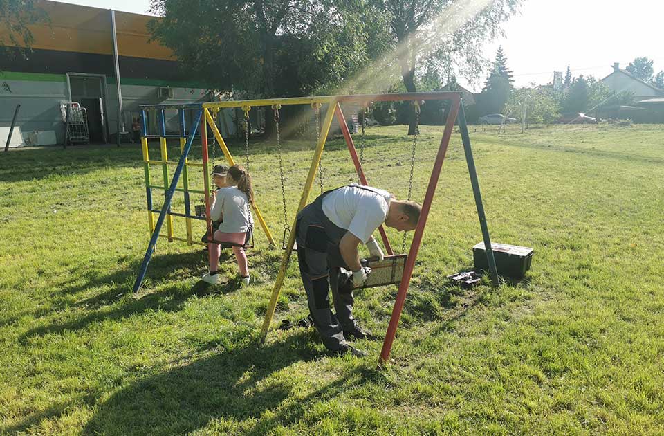 FOTO: Građani Bagljaša ponovo u akciji – uredili još jedno dečje igralište FOTO: Građani Bagljaša ponovo u akciji – uredili još jedno dečje igralište