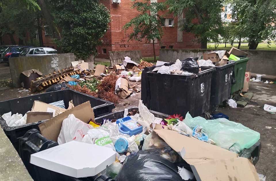 Gradske službe nemoćne da spreče stvaranje divlje deponije u ulici Dositeja Obradovića Gradske službe nemoćne da spreče stvaranje divlje deponije u ulici Dositeja Obradovića