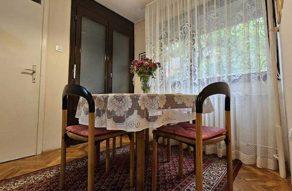 FOTO: Prodaje se dvosoban stan na Bagljašu – u prizemlju je i ima dve terase FOTO: Prodaje se dvosoban stan na Bagljašu – u prizemlju je i ima dve terase