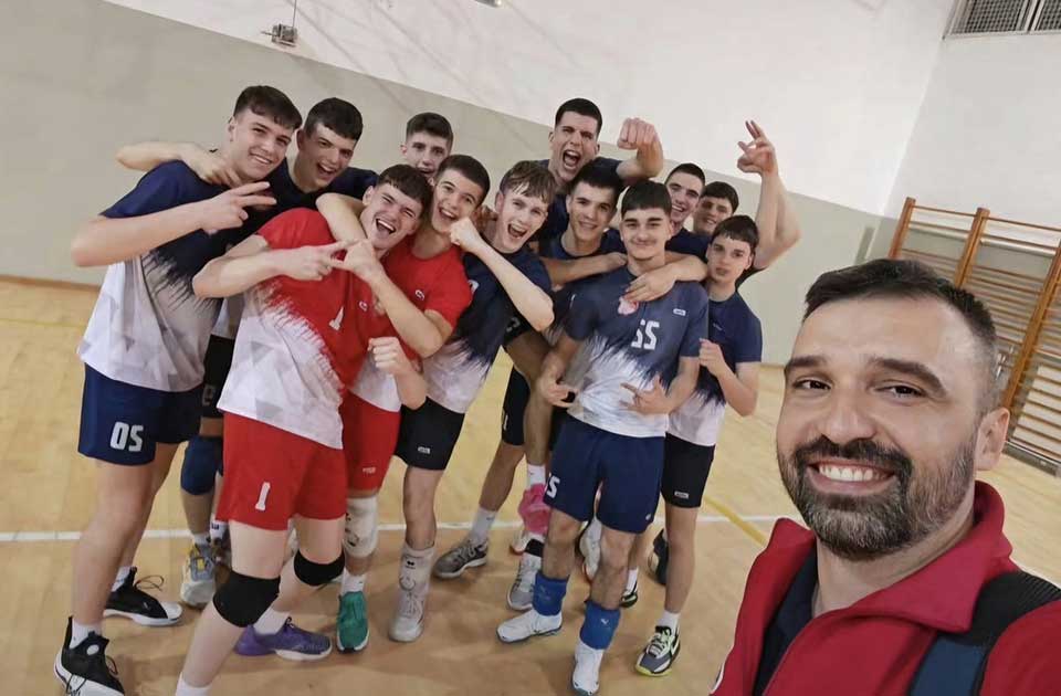 Veliki uspeh kadeta Proletera: Zrenjaninski odbojkaši treći u Srbiji Veliki uspeh kadeta Proletera: Zrenjaninski odbojkaši treći u Srbiji