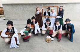 Najmlađi folkloraši iz Orlovata izveli dečju igru svatova iz Banata i oduševili žiri i publiku