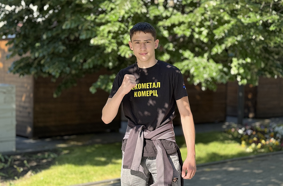 Borac čije vreme tek dolazi: Luka Bulatović prvak države u kik-boksu i šampion Vojvodine u boksu Borac čije vreme tek dolazi: Luka Bulatović prvak države u kik-boksu i šampion Vojvodine u boksu