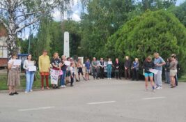 Nakon tišine, u Lukićevu izvedena pesma „Svi u blokade“