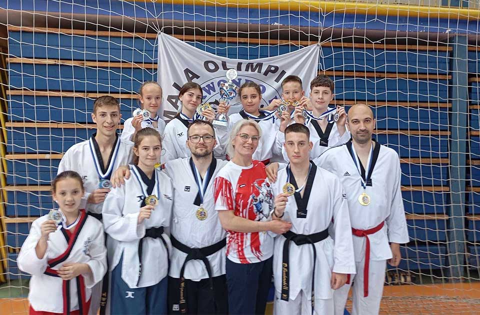 Žetva medalja u Derventi: Iza tekvondista Zrenjanina izuzetno uspešan vikend Žetva medalja u Derventi: Iza tekvondista Zrenjanina izuzetno uspešan vikend