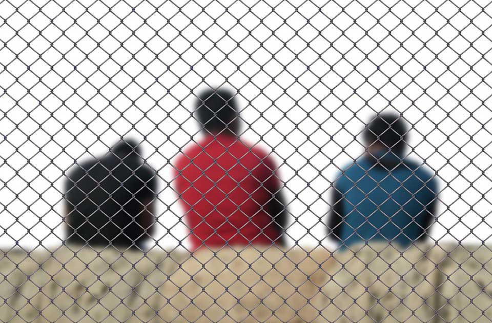 Uhapšena trojica Zrenjaninaca: Pokušali u kombiju da prokrijumčare 37 migranata Uhapšena trojica Zrenjaninaca: Pokušali u kombiju da prokrijumčare 37 migranata