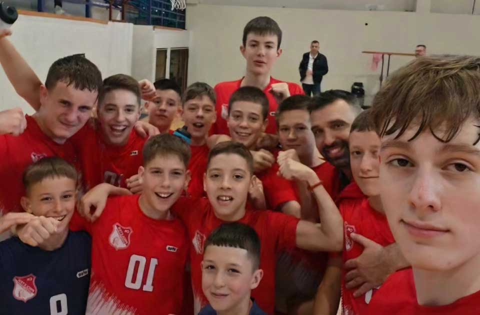 pioniri odbojkaškog kluba proleter