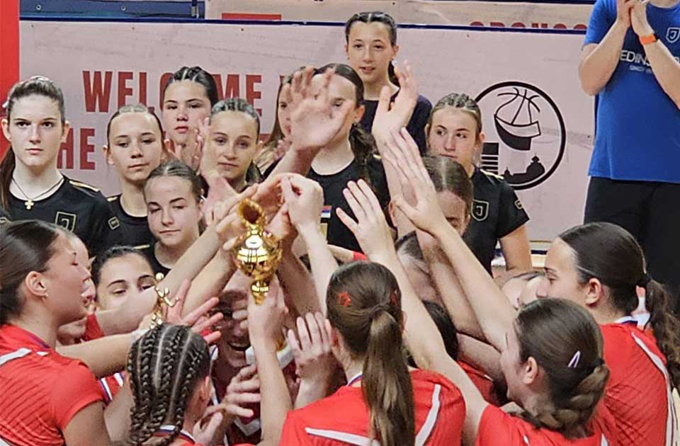 Veliki uspeh pionirki i pionira Odbojkaškog kluba Proleter