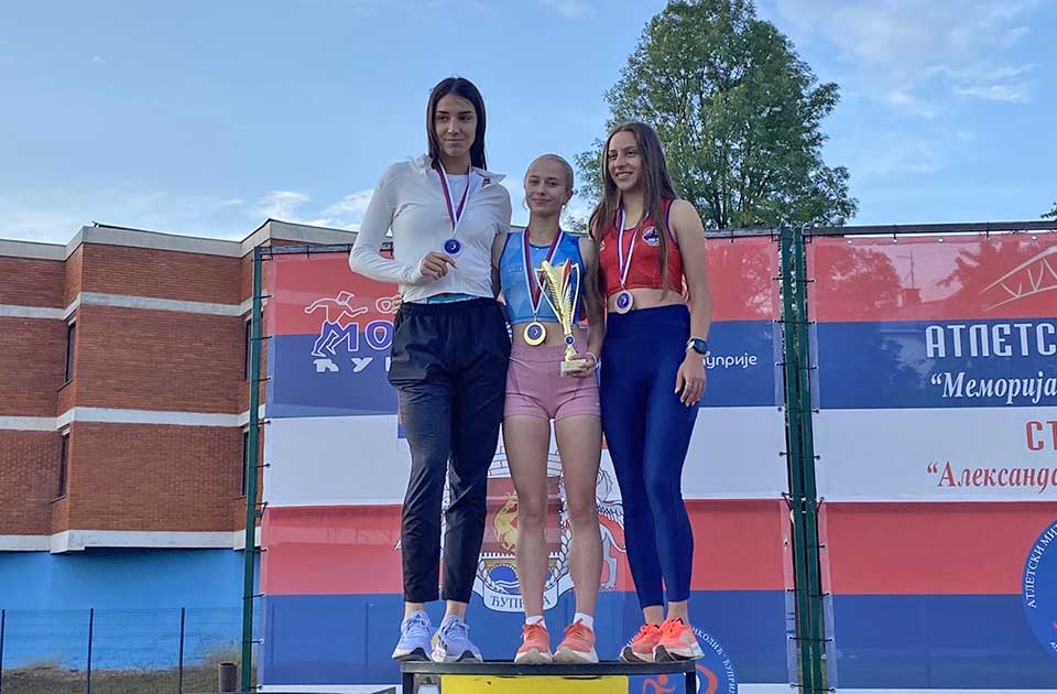 Una Jovanović ne zna za prepreke: Atletičarka Banata beleži sjajne rezultate Una Jovanović ne zna za prepreke: Atletičarka Banata beleži sjajne rezultate