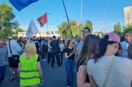 FOTO, VIDEO: Ogroman broj Zrenjaninaca na tročasovnoj blokadi kružnog toka