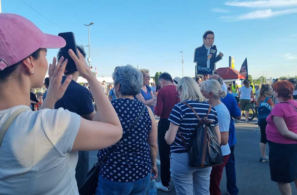 protest vostani serbije