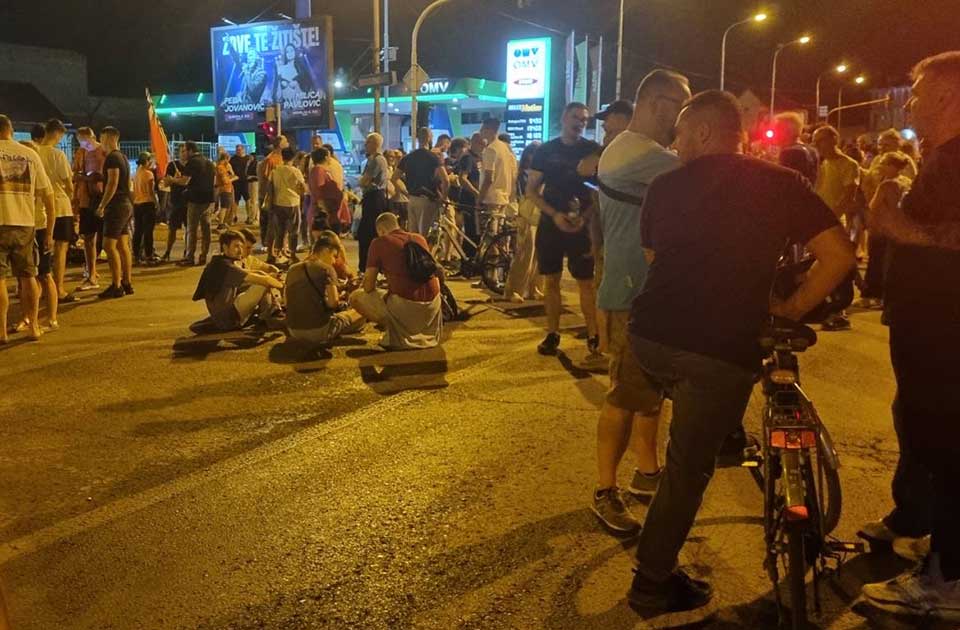 FOTO, VIDEO: Blokade saobraćajnica u Zrenjaninu najavljene i za danas FOTO, VIDEO: Blokade saobraćajnica u Zrenjaninu najavljene i za danas