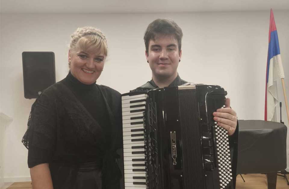 Student harmonike Dario Mihaljević osvojio treću nagradu na festivalu u Istočnom Sarajevu Student harmonike Dario Mihaljević osvojio treću nagradu na festivalu u Istočnom Sarajevu