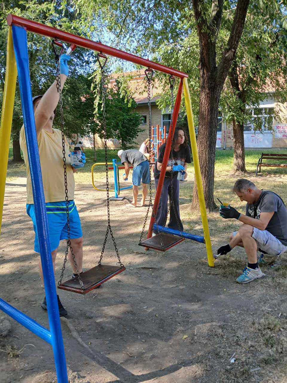 dečje igralište zeleno polje