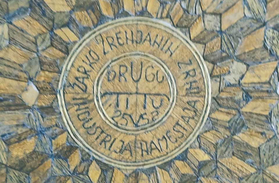 Dugo vremena je nameštaj proizveden u Zrenjaninu krasio životni prostor Josipa Broza Tita Dugo vremena je nameštaj proizveden u Zrenjaninu krasio životni prostor Josipa Broza Tita