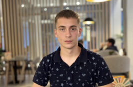 Rada Novakov je vukovac, maturant generacije, fudbalski sudija, a izrađuje i predmete od drveta