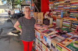 Radmila drži jedan od omiljenih štandova na Žitnom trgu: Polovne knjige kao najbolji prijatelji