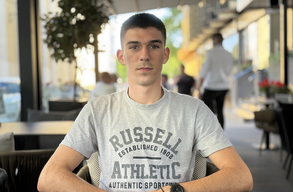 Maturant Uroš Papić višestruki prvak Srbije i Vojvodine u kuglanju Maturant Uroš Papić višestruki prvak Srbije i Vojvodine u kuglanju