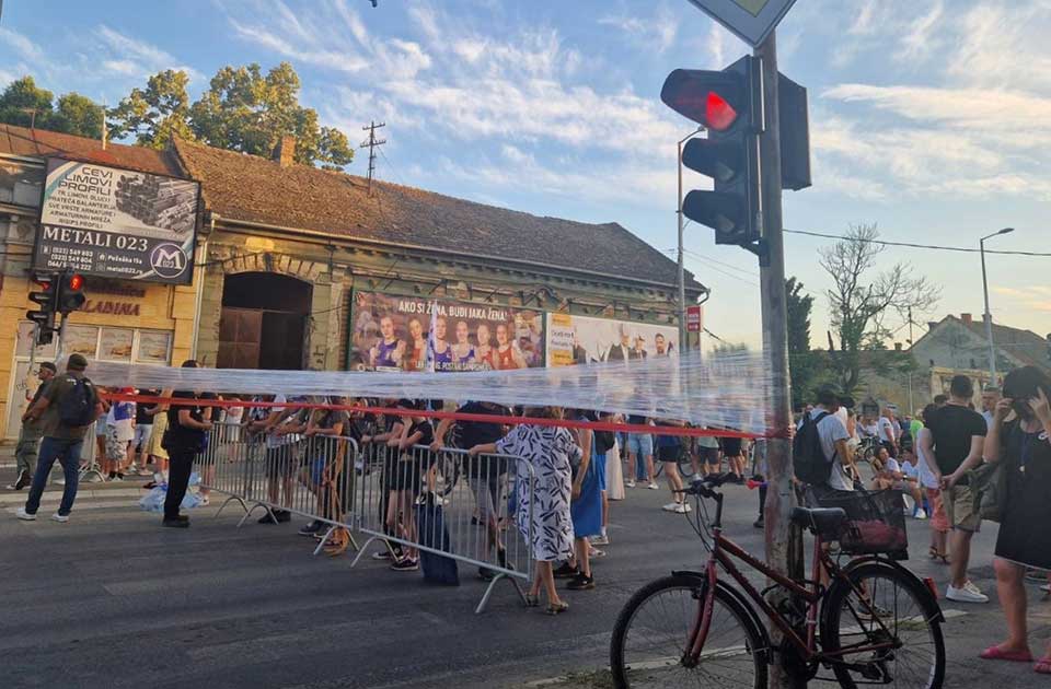Zbor građana grada Zrenjanina danas organizuje akciju „Nije do Strazbura, al’ je dobra tura“ Zbor građana grada Zrenjanina danas organizuje akciju „Nije do Strazbura, al’ je dobra tura“