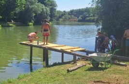 FOTO: Meštani Farkaždina uredili plažu na Tamišu – novi kutak za odmor i druženje