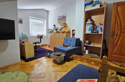 petosobna kuća na lesnini