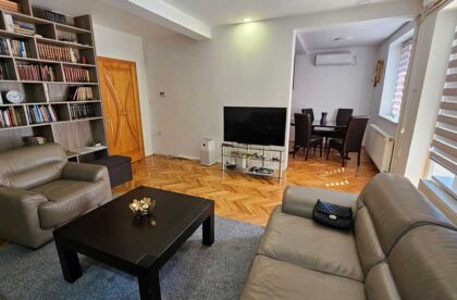 petosobna kuća na lesnini