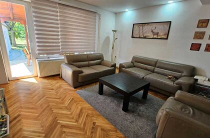 petosobna kuća na lesnini