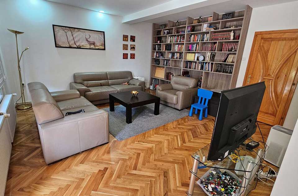 petosobna kuća na lesnini