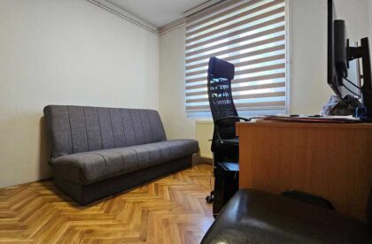 petosobna kuća na lesnini