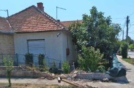 Ukleta raskrsnica: Ograda porodične kuće stradala tri puta za nekoliko meseci